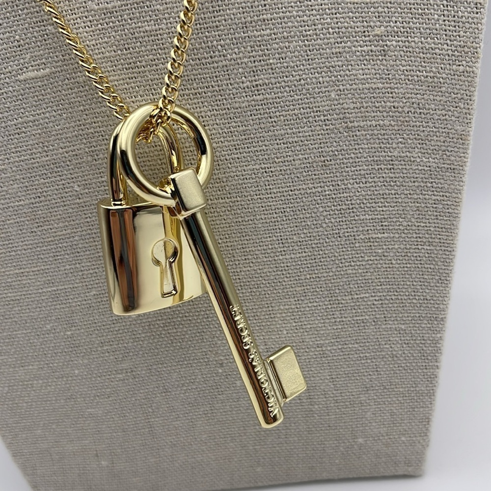 NWT Victoria’s Secret Limited Edition Scandalous Lock & Key Gold Tone Necklace